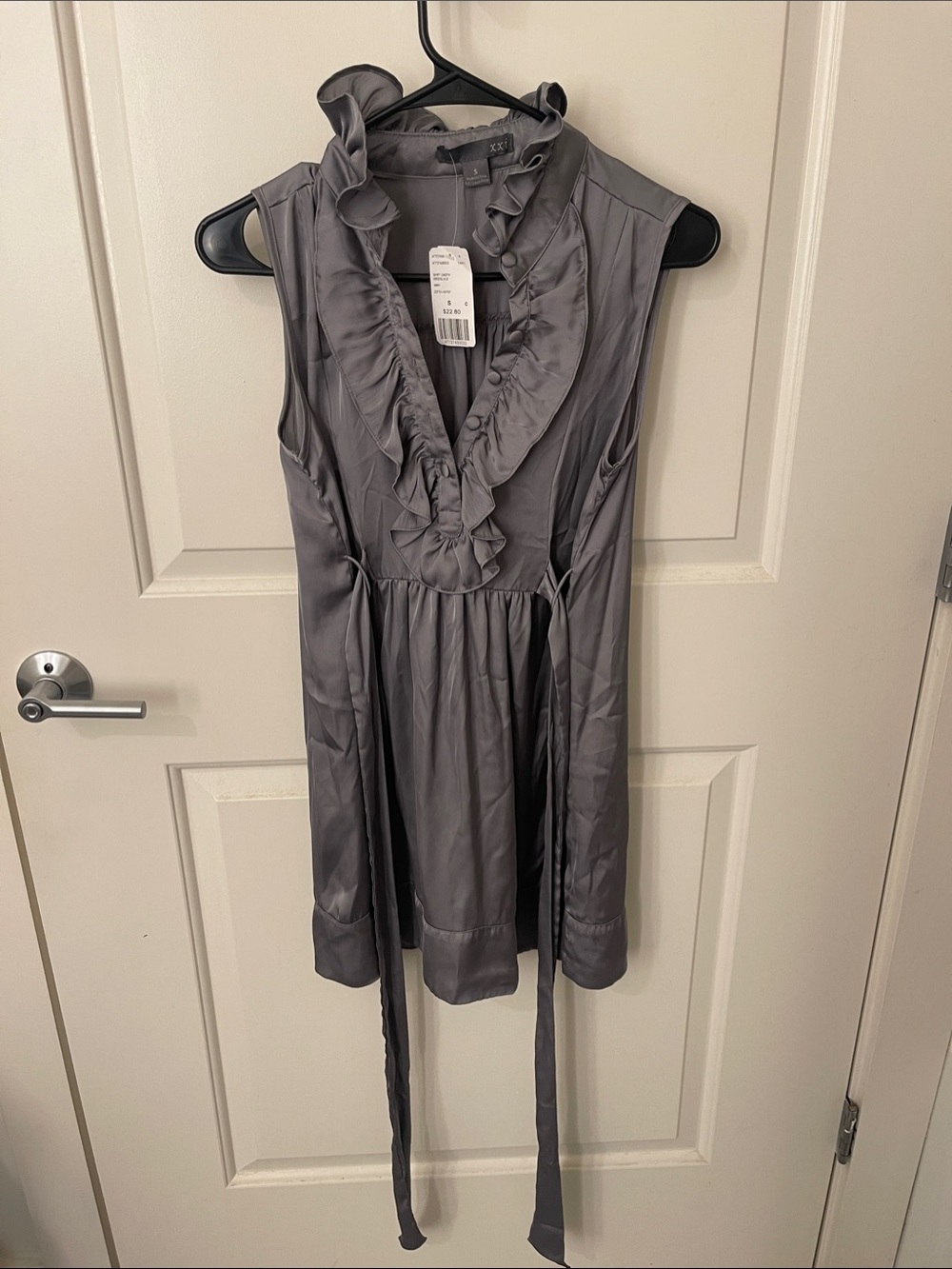 Forever 21 Women’s Ruffle V-Neck Sleeveless Dress